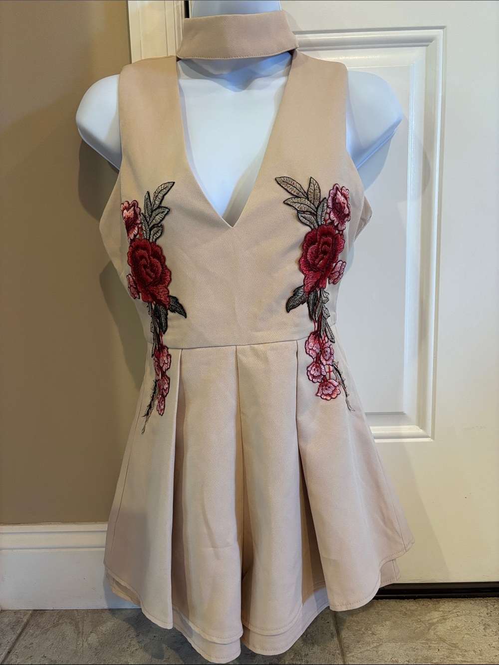 L'ATISTE Beige Sleeveless Romper with Red Floral Embroidery